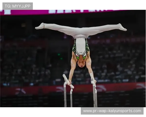 “东安湖体育公园龙舟赛：队员齐心协力争夺荣耀”